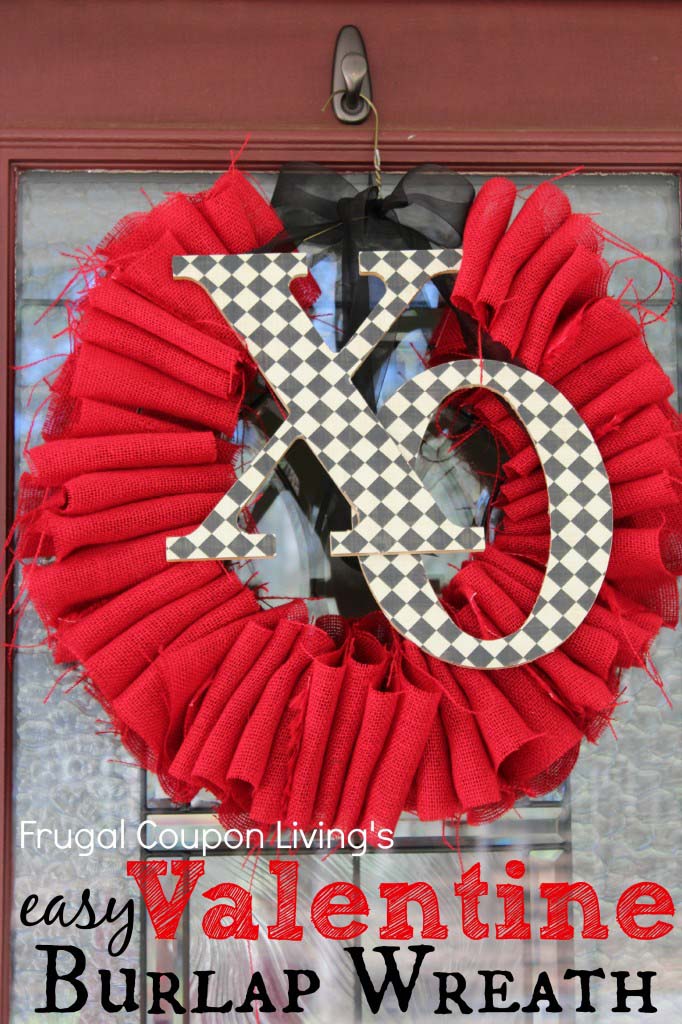 Burlap Valentines Day Wreath #valentinesday #rustic #decor #diy #decorhomeideas