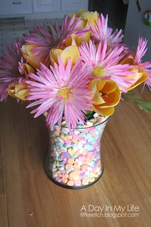 Candy Heart Centerpiece #valentine #dollarstore #diy #decor #decorhomeideas