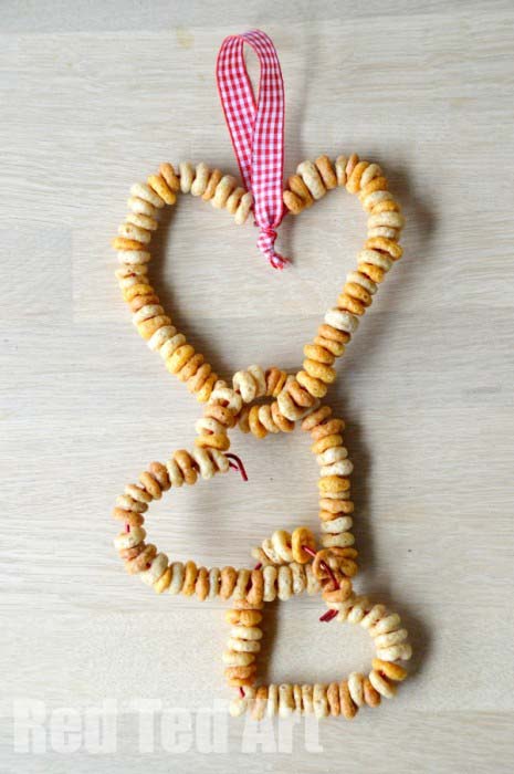 Cheerios DIY Bird Feeders simple crafts for kids #valentine #crafts #kids #decorhomeideas