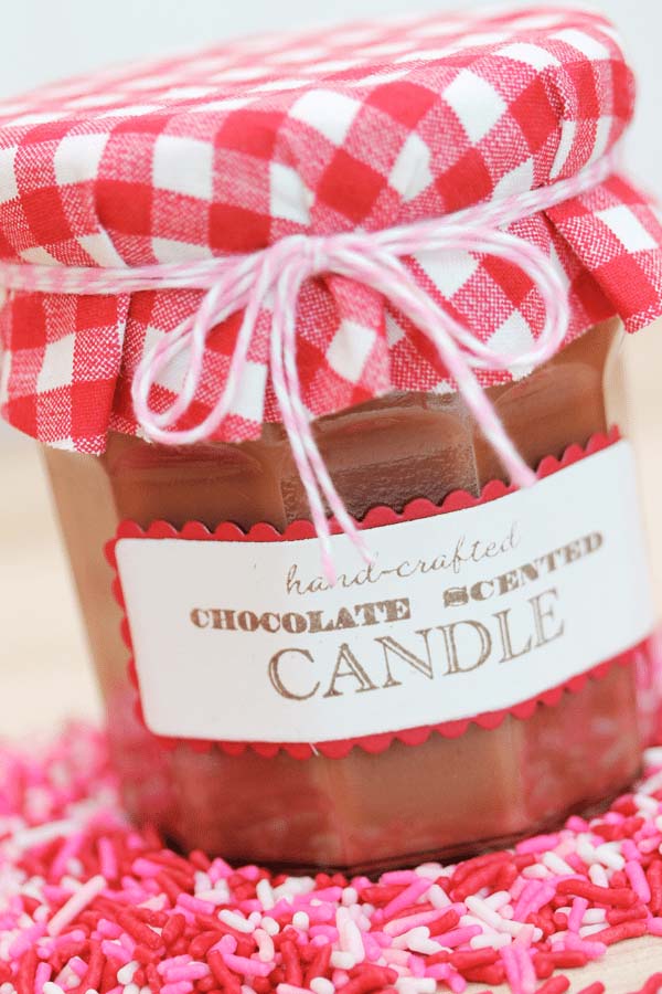 Chocolate Mason jar Candle #valentinesday #crafts #jars #gifts #decorhomeideas