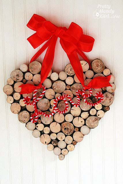 Close Up Wood Heart Wreath #valentinesday #rustic #decor #diy #decorhomeideas