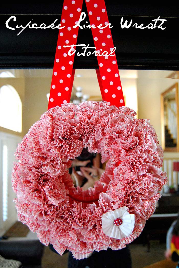 Cupcake Liner Valentine’s Day Wreath #valentine #diy #wreaths #decorhomeideas