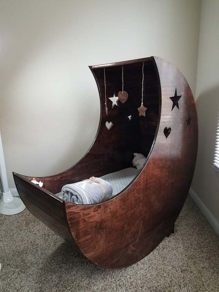 Dark Wood Moon Shaped Crib #moon #crib #baby #cot #decorhomeideas