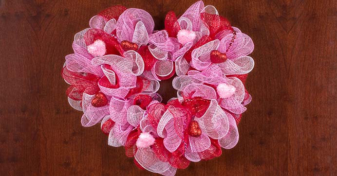 Deco Mesh Heart Wreath #valentine #diy #wreaths #decorhomeideas