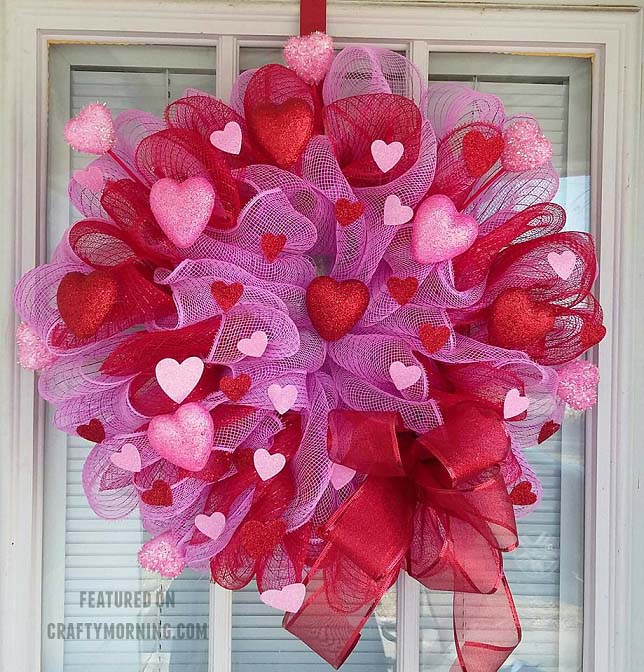 Deco Mesh Valentine Wreath #valentine #dollarstore #diy #decor #decorhomeideas