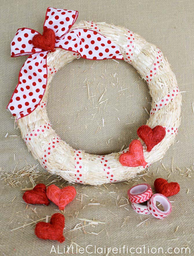 DIY Easy Valentine Wreath #valentine #diy #wreaths #decorhomeideas