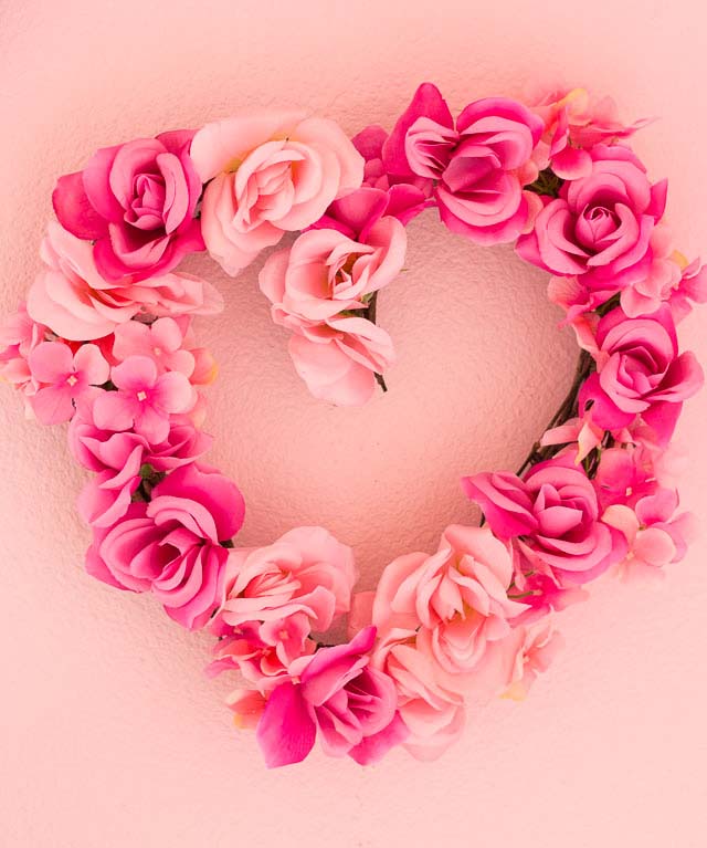 DIY Floral Hearts #valentine #diy #wreaths #decorhomeideas