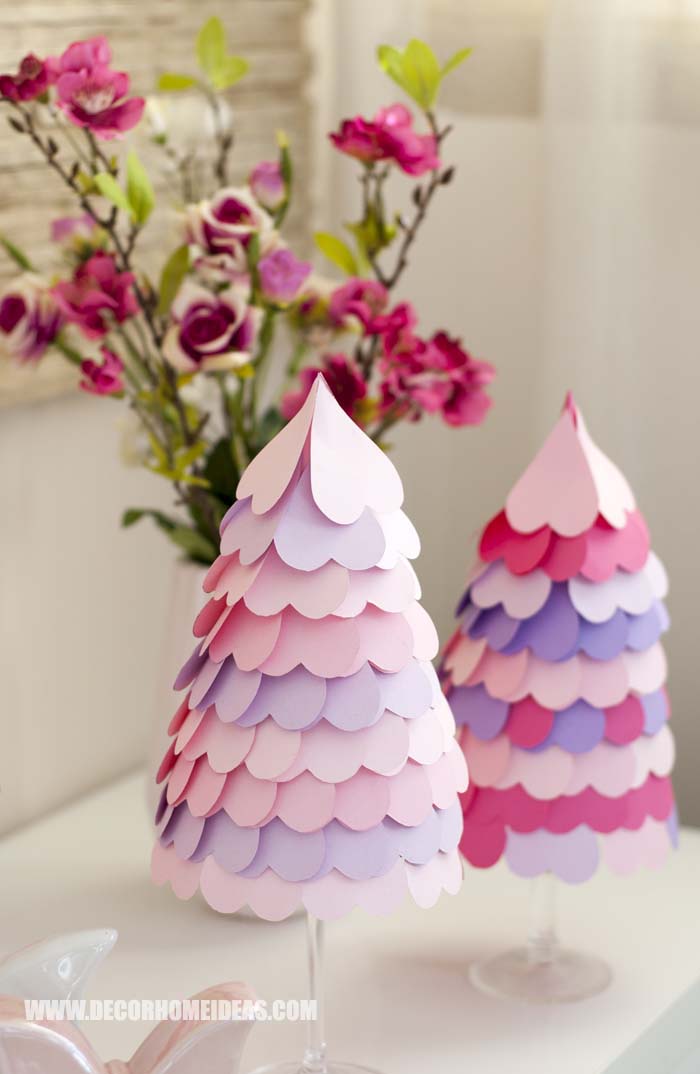 DIY Valentine's Day Heart Cone Tree Tutorial. Step by step instructions with free patterns and beautiful photos. #diy #valentinesday #hearts #cone #tree #decorhomeideas