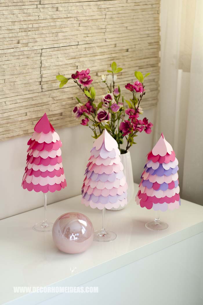 DIY Valentine's Day Heart Cone Tree Tutorial. Step by step instructions with free patterns and beautiful photos. #diy #valentinesday #hearts #cone #tree #decorhomeideas