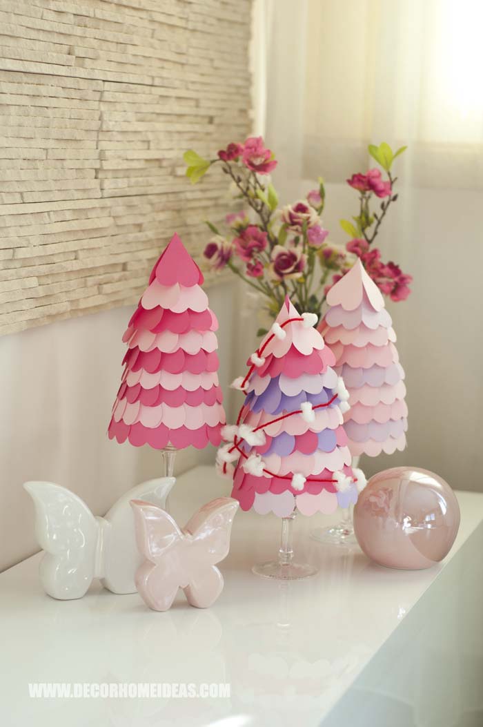 DIY Valentine's Day Heart Cone Tree Tutorial. Step by step instructions with free patterns and beautiful photos. #diy #valentinesday #hearts #cone #tree #decorhomeideas