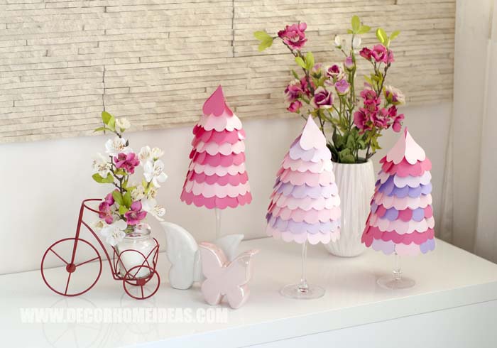 DIY Valentine's Day Heart Cone Tree Tutorial. Step by step instructions with free patterns and beautiful photos. #diy #valentinesday #hearts #cone #tree #decorhomeideas