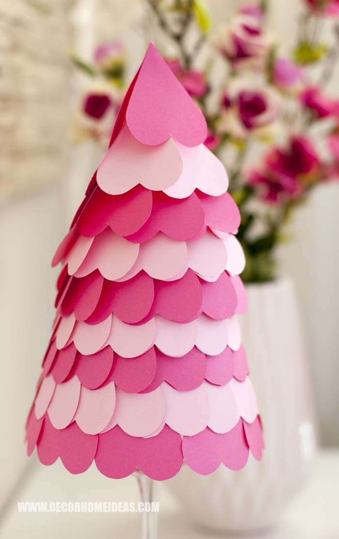 DIY Valentine's Day Heart Cone Tree Tutorial. Step by step instructions with free patterns and beautiful photos. #diy #valentinesday #hearts #cone #tree #decorhomeideas