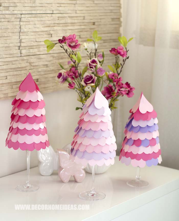 DIY Valentine's Day Heart Cone Tree Tutorial. Step by step instructions with free patterns and beautiful photos. #diy #valentinesday #hearts #cone #tree #decorhomeideas