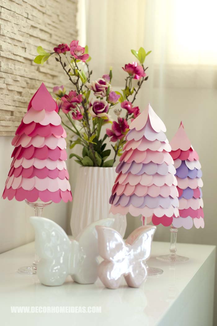 DIY Valentine's Day Heart Cone Tree Tutorial. Step by step instructions with free patterns and beautiful photos. #diy #valentinesday #hearts #cone #tree #decorhomeideas