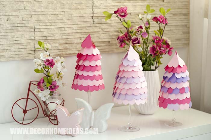 DIY Valentine's Day Heart Cone Tree Tutorial. Step by step instructions with free patterns and beautiful photos. #diy #valentinesday #hearts #cone #tree #decorhomeideas