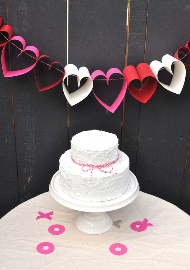 DIY Paper Heart Garland #valentine #dollarstore #diy #decor #decorhomeideas