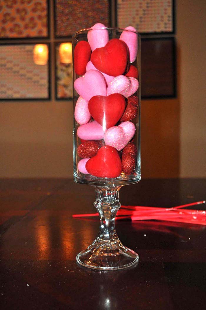 Dollar Store Heart Vase #valentine #dollarstore #diy #decor #decorhomeideas