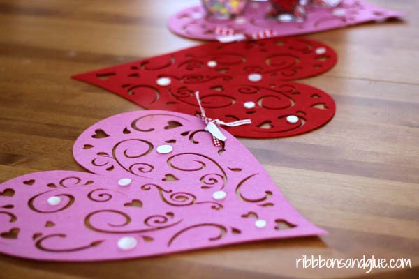 Dollar Tree Table Runner #valentine #dollarstore #diy #decor #decorhomeideas