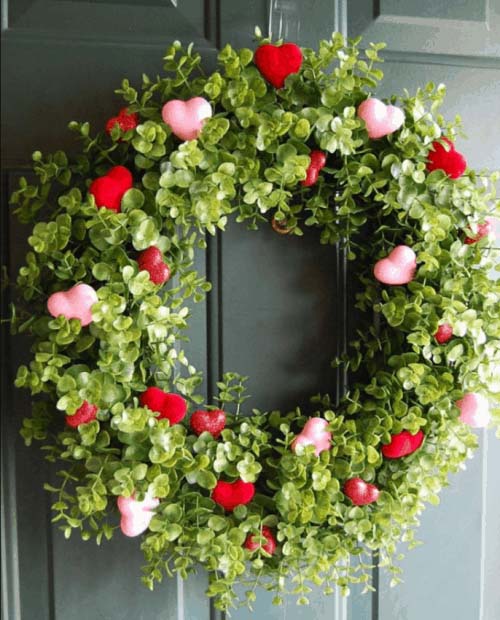 Farmhouse Valentine’s Wreath #valentine #diy #wreaths #decorhomeideas