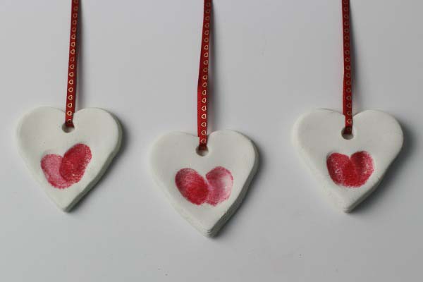 Fingerprint Heart Ornaments Red #valentine #crafts #kids #decorhomeideas