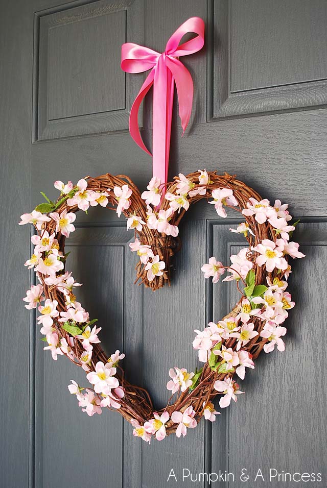 Floral Grapevine Heart Wreath #valentine #diy #wreaths #decorhomeideas