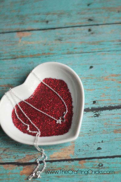 Glittery Valentine Candy Dishes #valentine #dollarstore #diy #decor #decorhomeideas