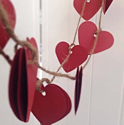 Heart Banner #valentine #dollarstore #diy #decor #decorhomeideas