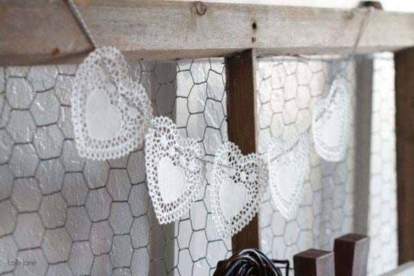 Heart Doily Bakers Twine Bunting #valentinesday #rustic #decor #diy #decorhomeideas