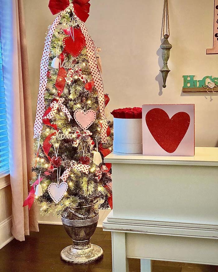 Heart Doily Valentine Tree #valentine #tree #diy #decorhomeideas