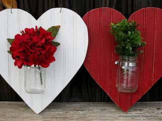 Heart Shaped Mason Jar Valentines Door Hanger #valentinesday #rustic #decor #diy #decorhomeideas