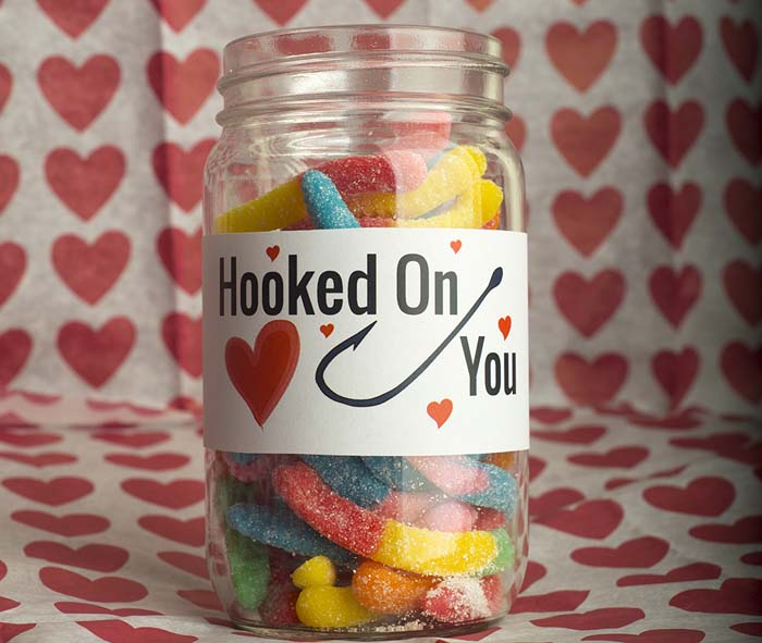 Hooked On You #valentinesday #crafts #jars #gifts #decorhomeideas