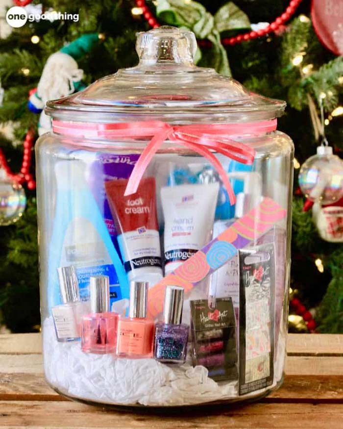 Mani Pedi In A Jar #valentinesday #crafts #jars #gifts #decorhomeideas