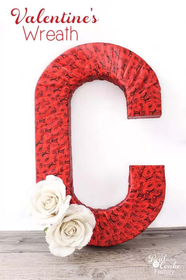 Monogram Wreath #valentine #diy #wreaths #decorhomeideas