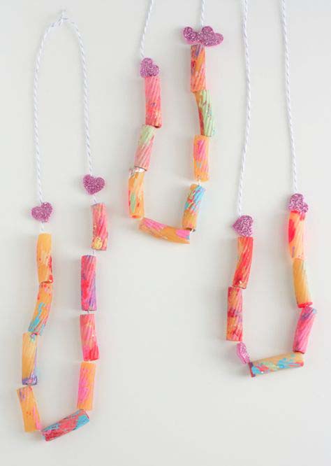 Noodle Necklace #valentine #crafts #kids #decorhomeideas