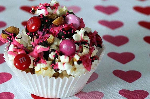 Pink Popcorn Mix #valentinesday #crafts #jars #gifts #decorhomeideas