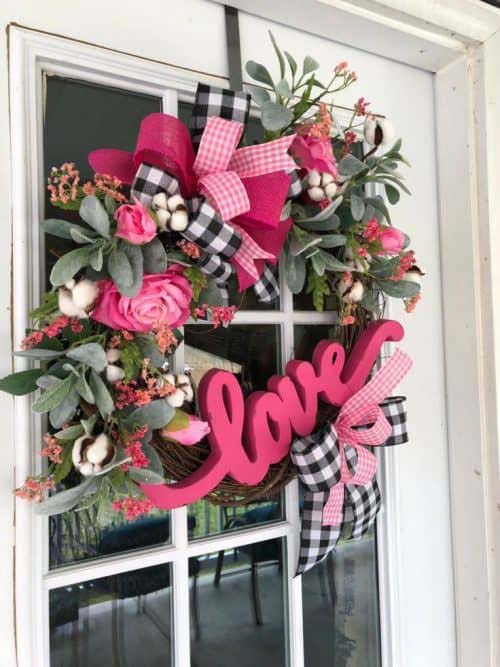 Pink Roses Eucalyptus Wreath #valentine #diy #wreaths #decorhomeideas