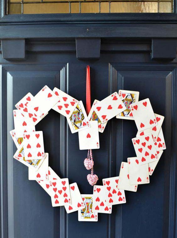 Playing Cards Love Wreath #valentine #diy #wreaths #decorhomeideas