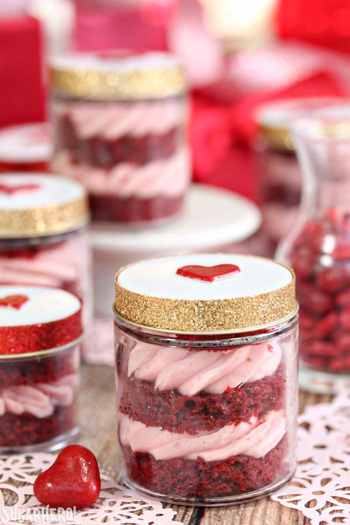 Red Velvet Cake in a Jar #valentinesday #crafts #jars #gifts #decorhomeideas