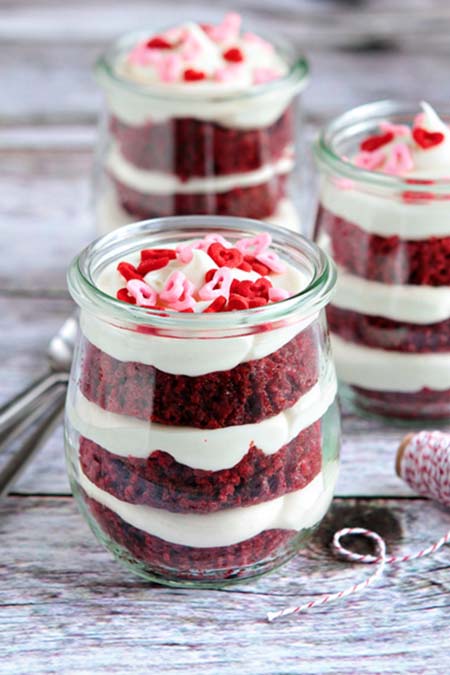 Red Velvet in a Jar #valentinesday #crafts #jars #gifts #decorhomeideas