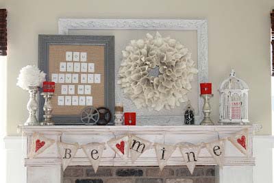 Rustic Valentine Mantel #valentinesday #rustic #decor #diy #decorhomeideas