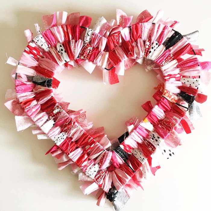 Scrap Fabric Heart #valentine #diy #wreaths #decorhomeideas