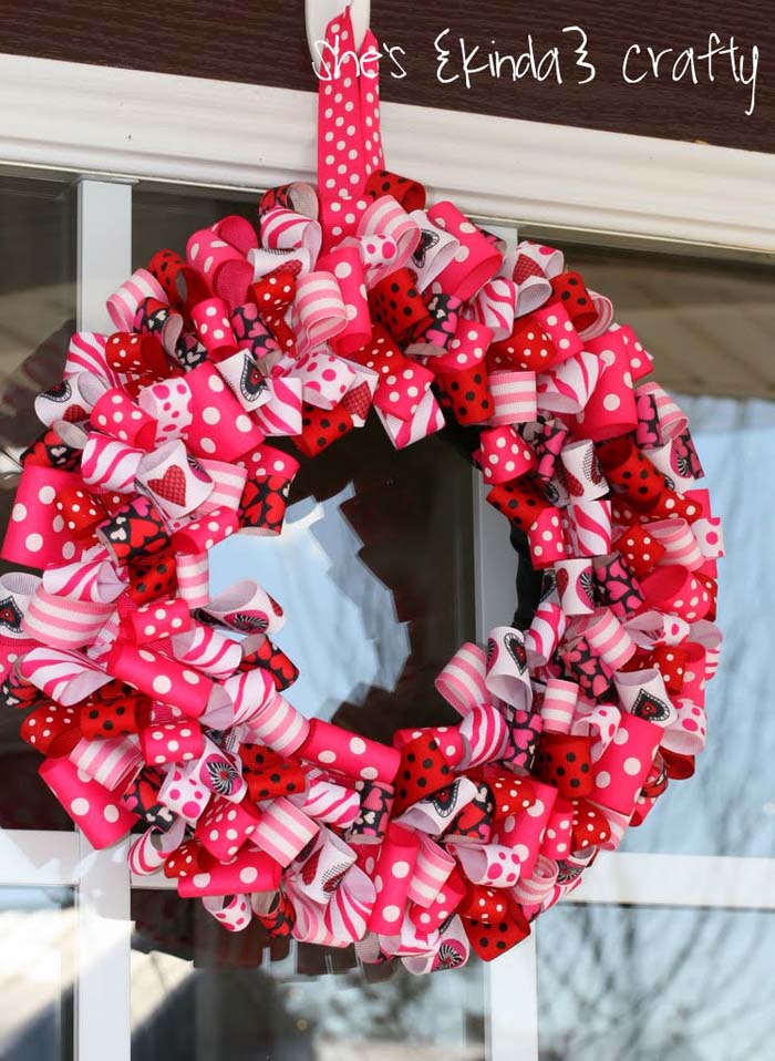 Valentine Ribbon Wreath #valentine #diy #wreaths #decorhomeideas