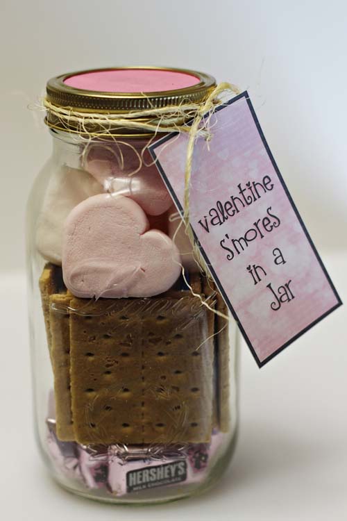 Valentine Smores in a Jar #valentinesday #crafts #jars #gifts #decorhomeideas