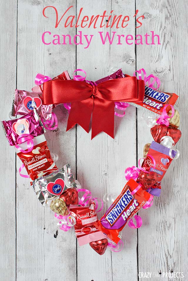 Valentine’s Day Candy Wreath #valentine #diy #wreaths #decorhomeideas