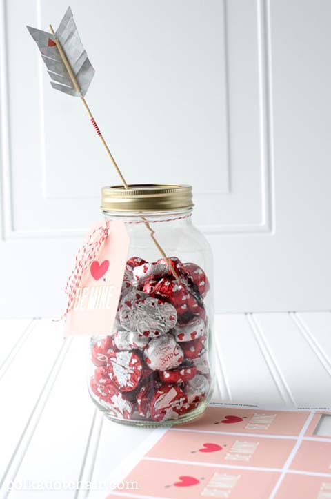 Valentines Day Mason Jar Gift #valentinesday #crafts #jars #gifts #decorhomeideas