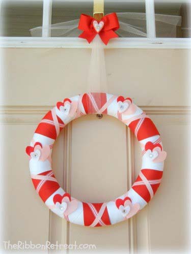 Valentine’s Day Wrapped Ribbon Wreath #valentine #diy #wreaths #decorhomeideas