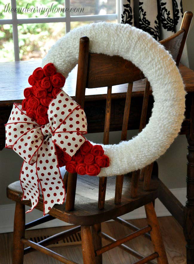 Valentine’s Day Wreath with Felt Roses #valentine #diy #wreaths #decorhomeideas