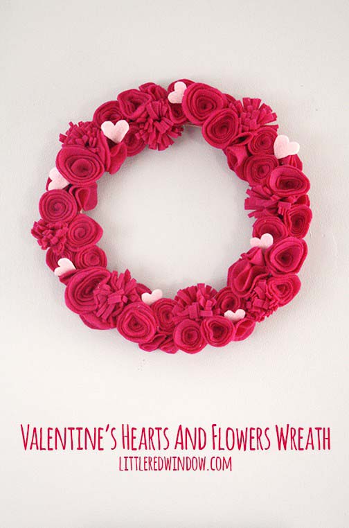 Valentine’s Hearts and Flowers Felt Wreath #valentine #diy #wreaths #decorhomeideas