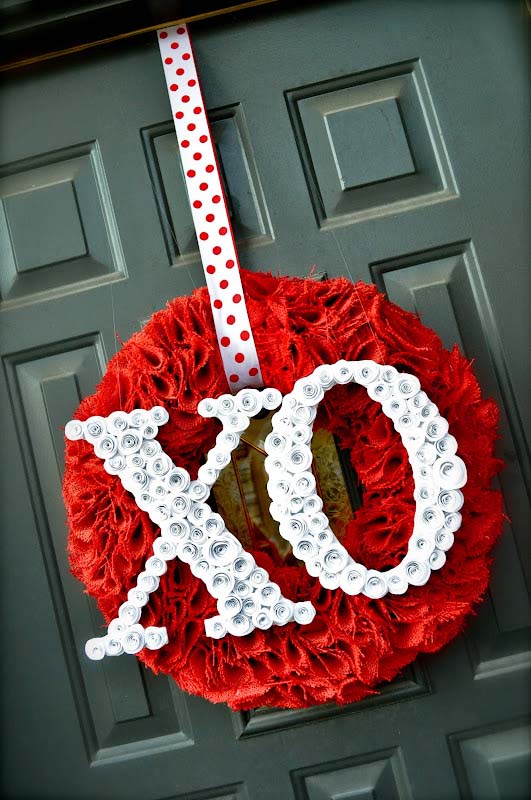 Valentine’s Wreath with Spiral Rose Letters #valentine #diy #wreaths #decorhomeideas