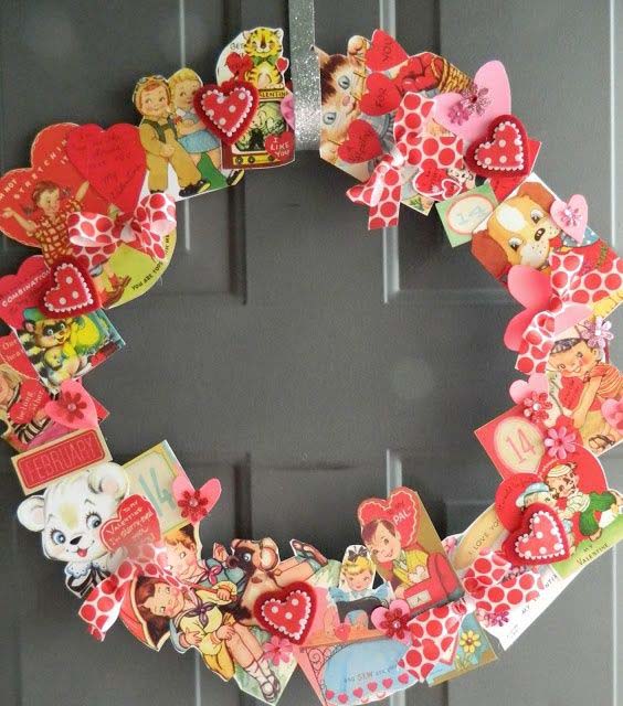 Vintage Valentine's Day Cards Wreath #valentine #diy #wreaths #decorhomeideas